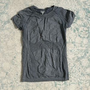 Athleta momentum tee